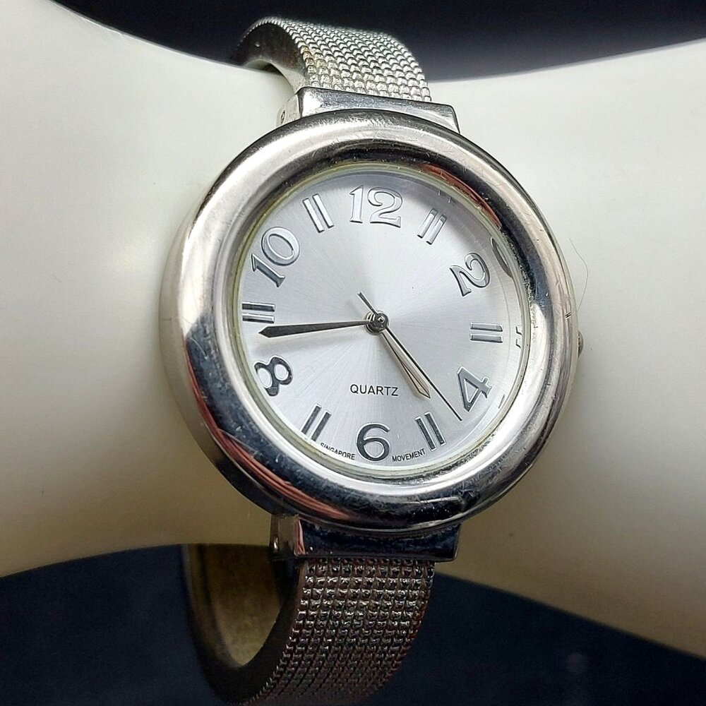 Geneva PT1373 Silver Tone Quartz Watch Textured Bracelet New Battery Works
